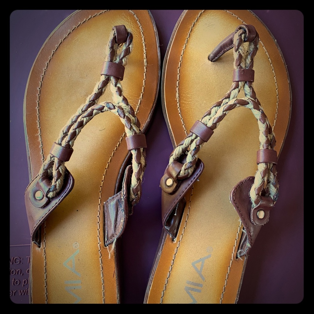 Mia sandals